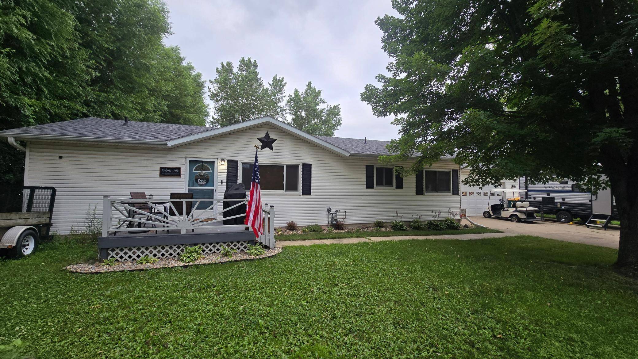 197 2nd ST NE, Clarks Grove, MN 56016