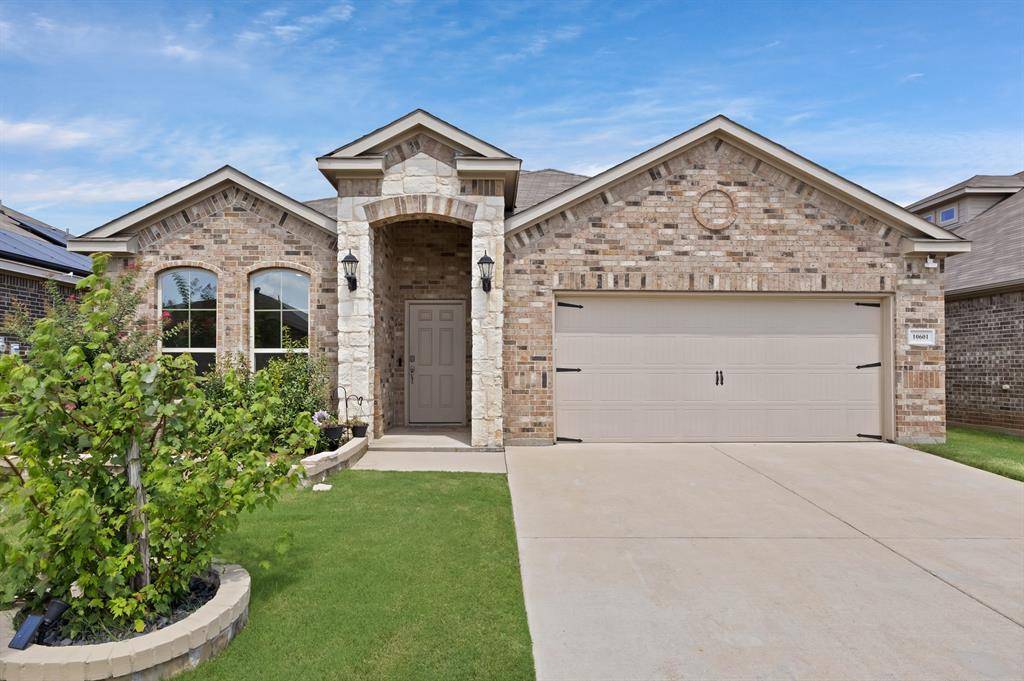 10601 Summer Place Lane, Fort Worth, TX 76140