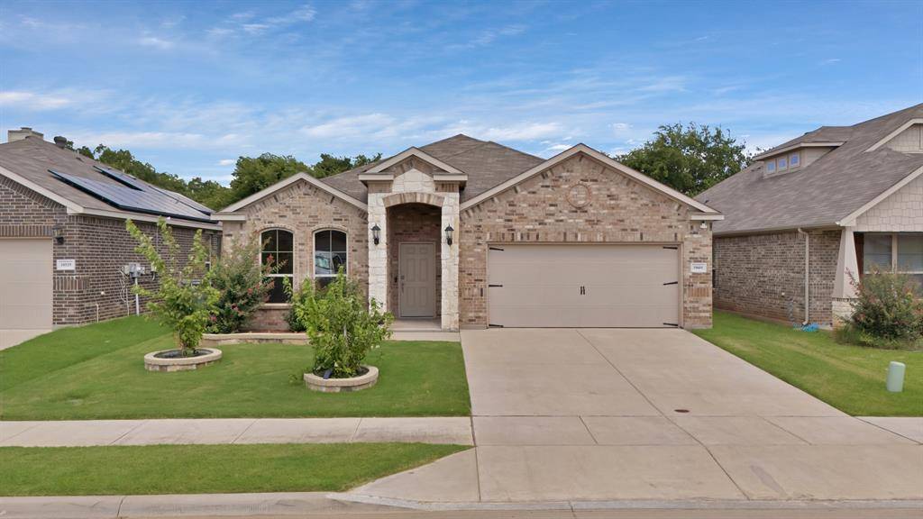 10601 Summer Place Lane, Fort Worth, TX 76140