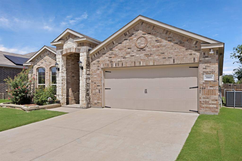 10601 Summer Place Lane, Fort Worth, TX 76140