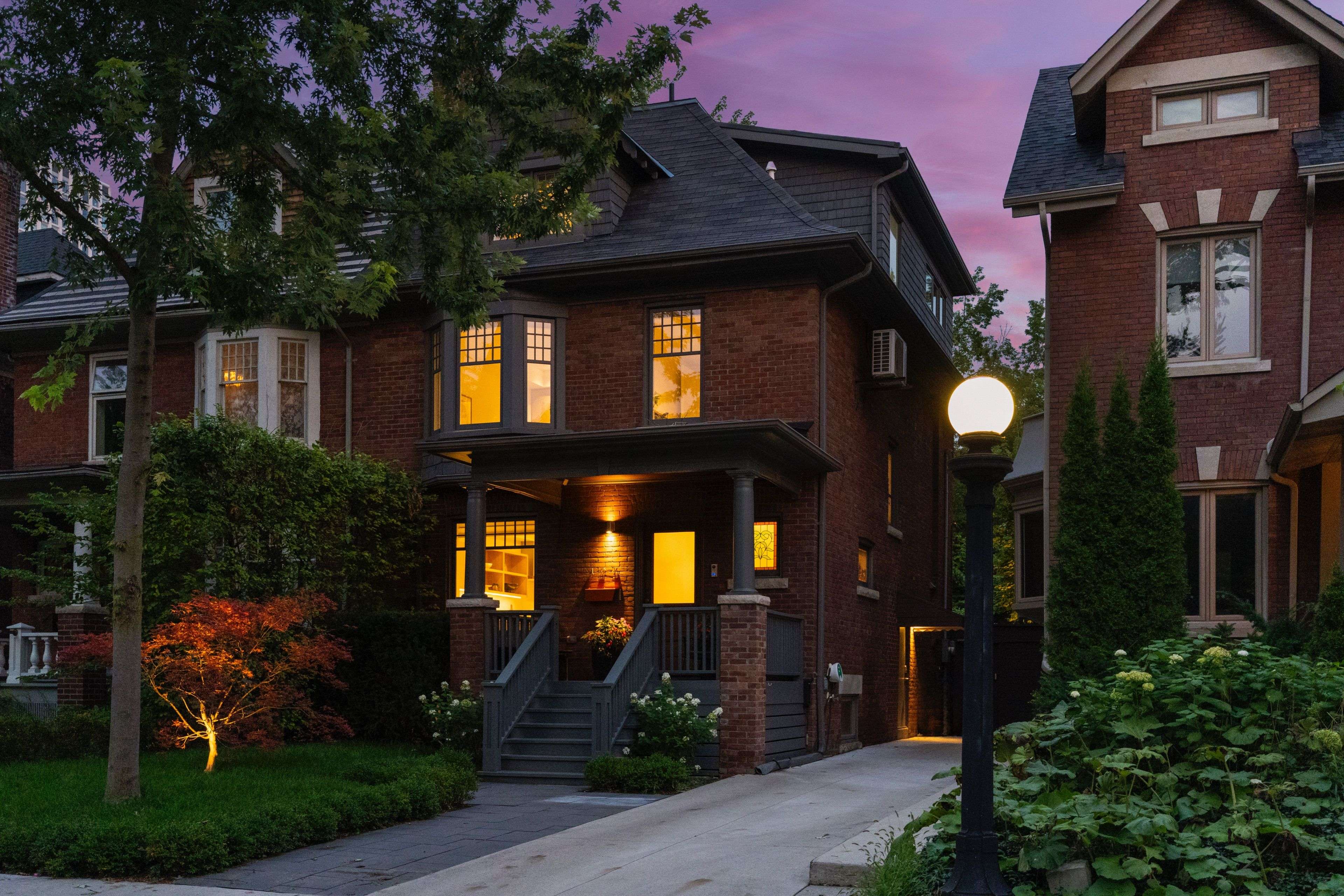 497 Palmerston BLVD, Toronto C01, ON M6G 2P2