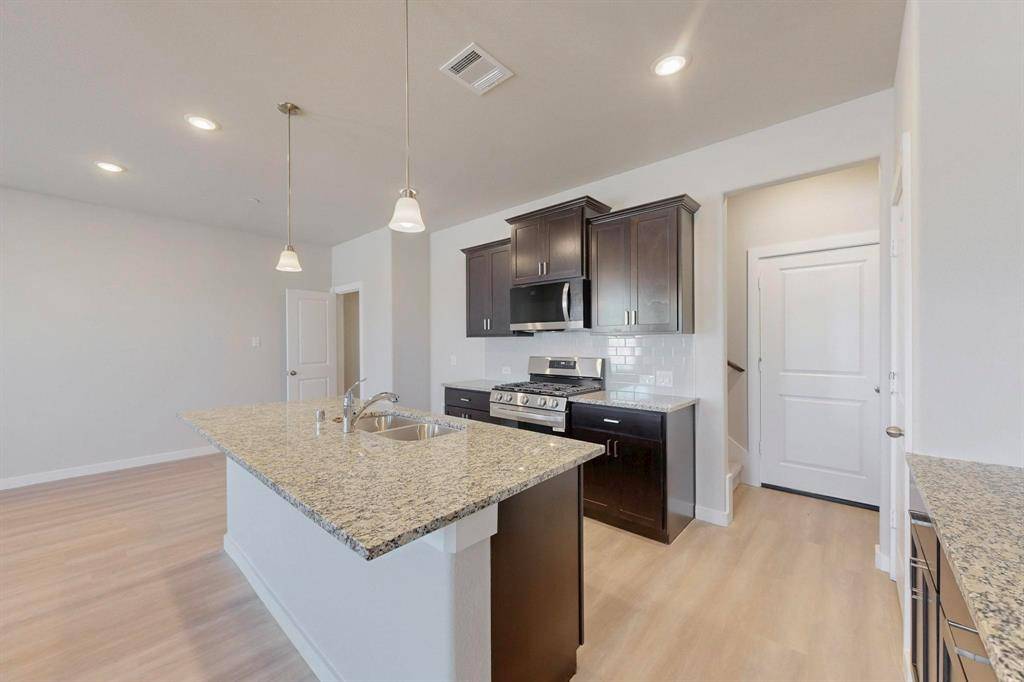 1832 Summer Aura, Mesquite, TX 75181