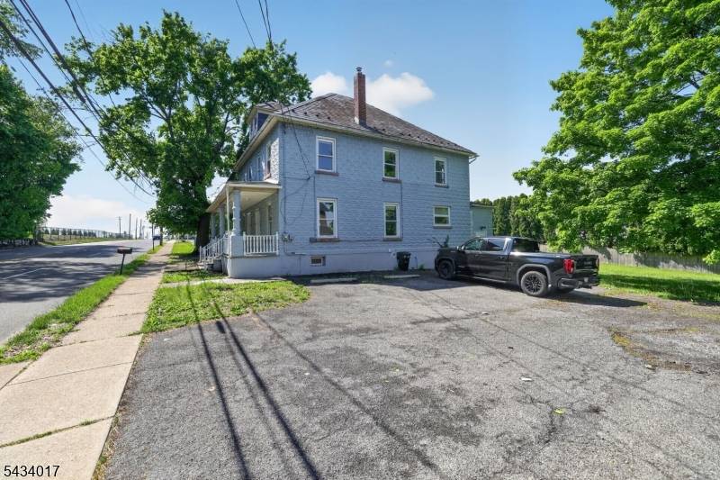 582-584 Roseberry St, Phillipsburg Town, NJ 08865