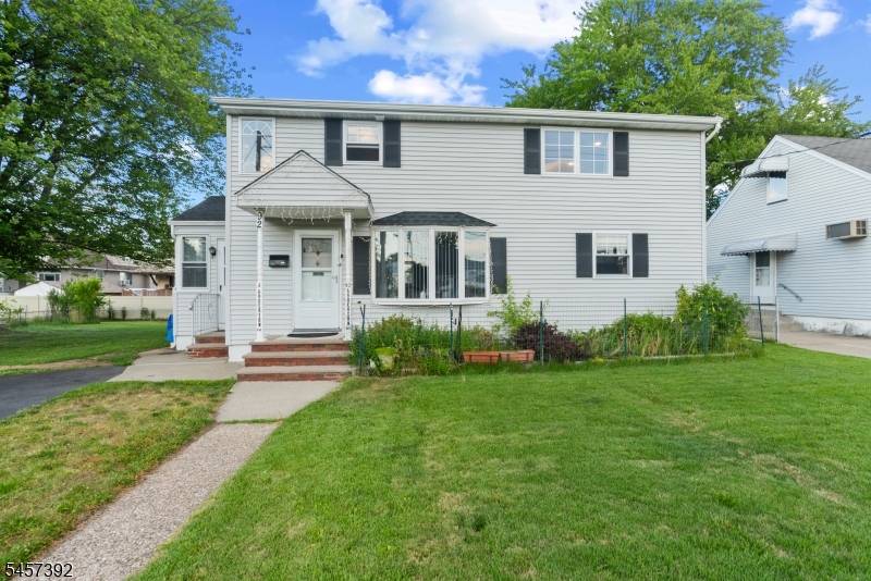 92 Anderson Ave, Totowa Boro, NJ 07512