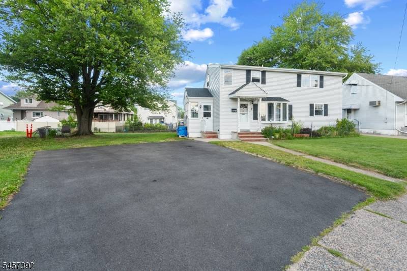 92 Anderson Ave, Totowa Boro, NJ 07512