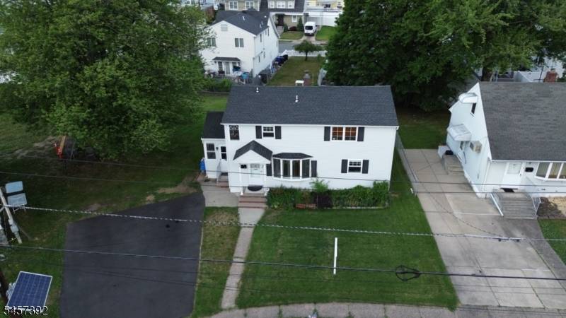 92 Anderson Ave, Totowa Boro, NJ 07512