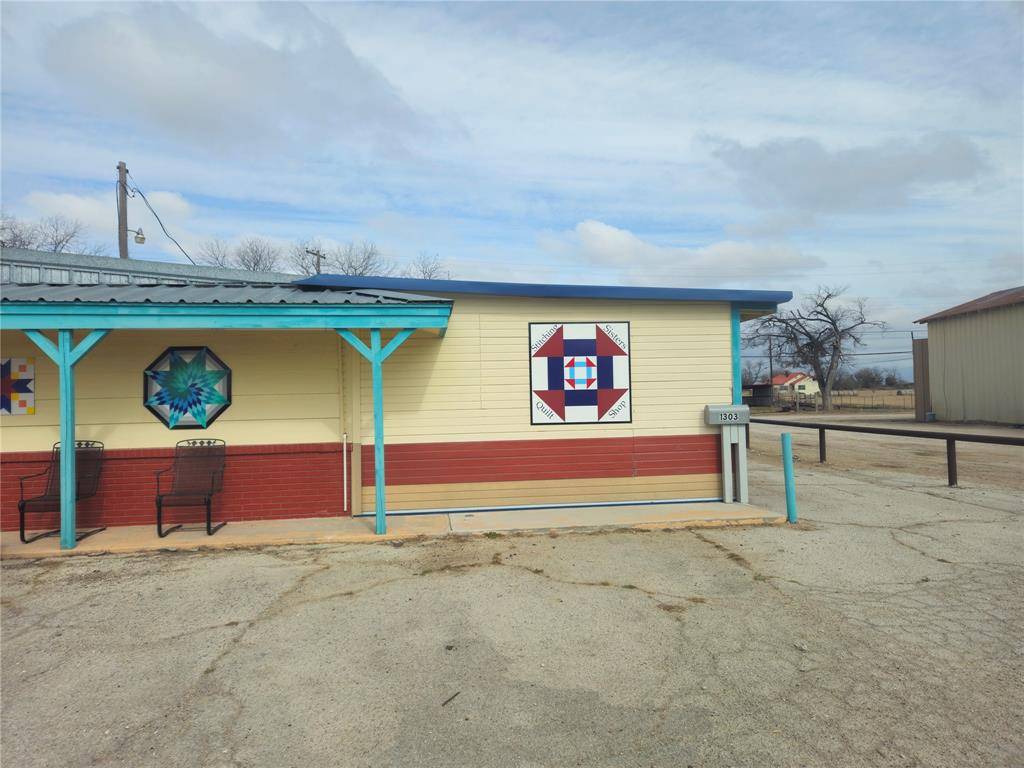 1303 E Central Avenue, Comanche, TX 76442