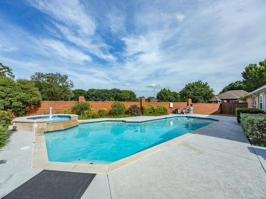 3529 Stone Creek Lane S, Fort Worth, TX 76137