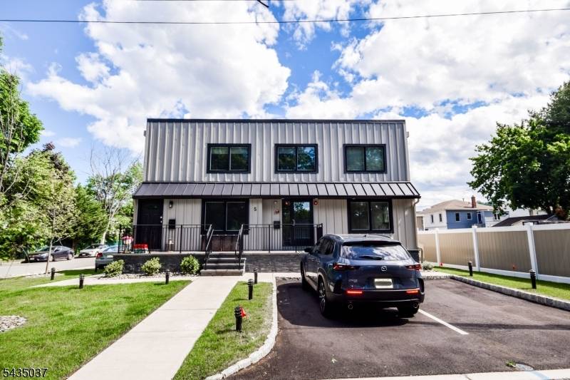 5 Muller Pl, Little Falls Twp., NJ 07424
