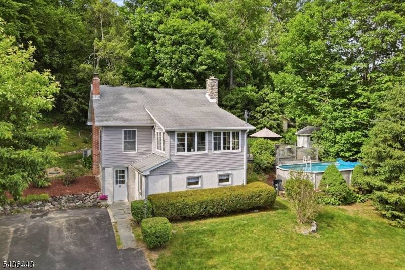8 Ivan Rd, West Milford Twp., NJ 07480