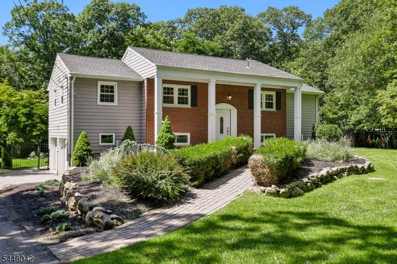 20 Hilltop Rd, Kinnelon Boro, NJ 07405