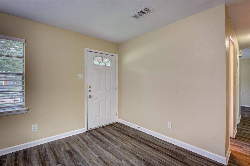 820 Collin Drive, Euless, TX 76039