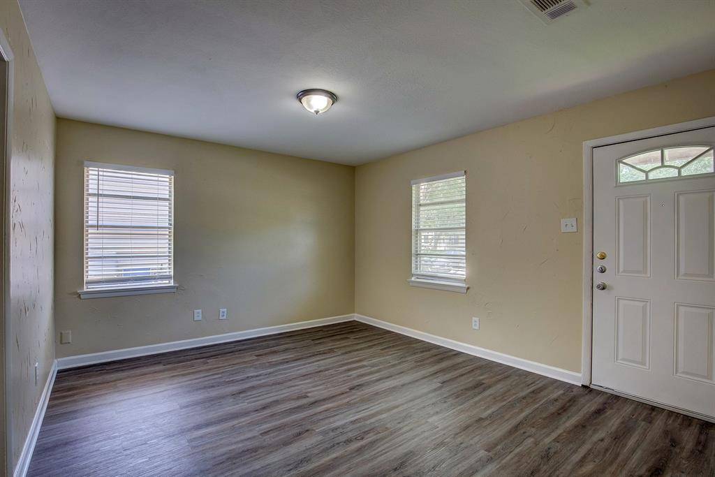 820 Collin Drive, Euless, TX 76039
