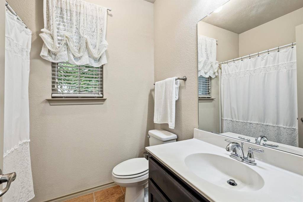 4524 Lacewood Drive, Denton, TX 76226