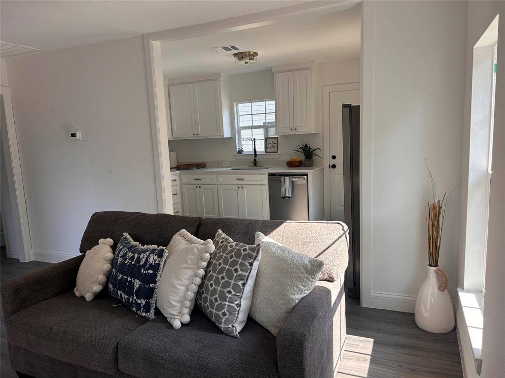 211 Kerby Street, Arlington, TX 76013