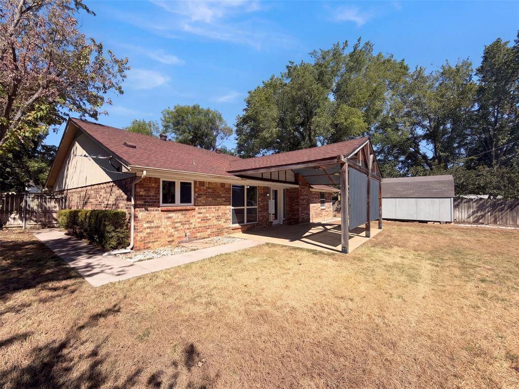 1208 Hillcrest Drive, Euless, TX 76039