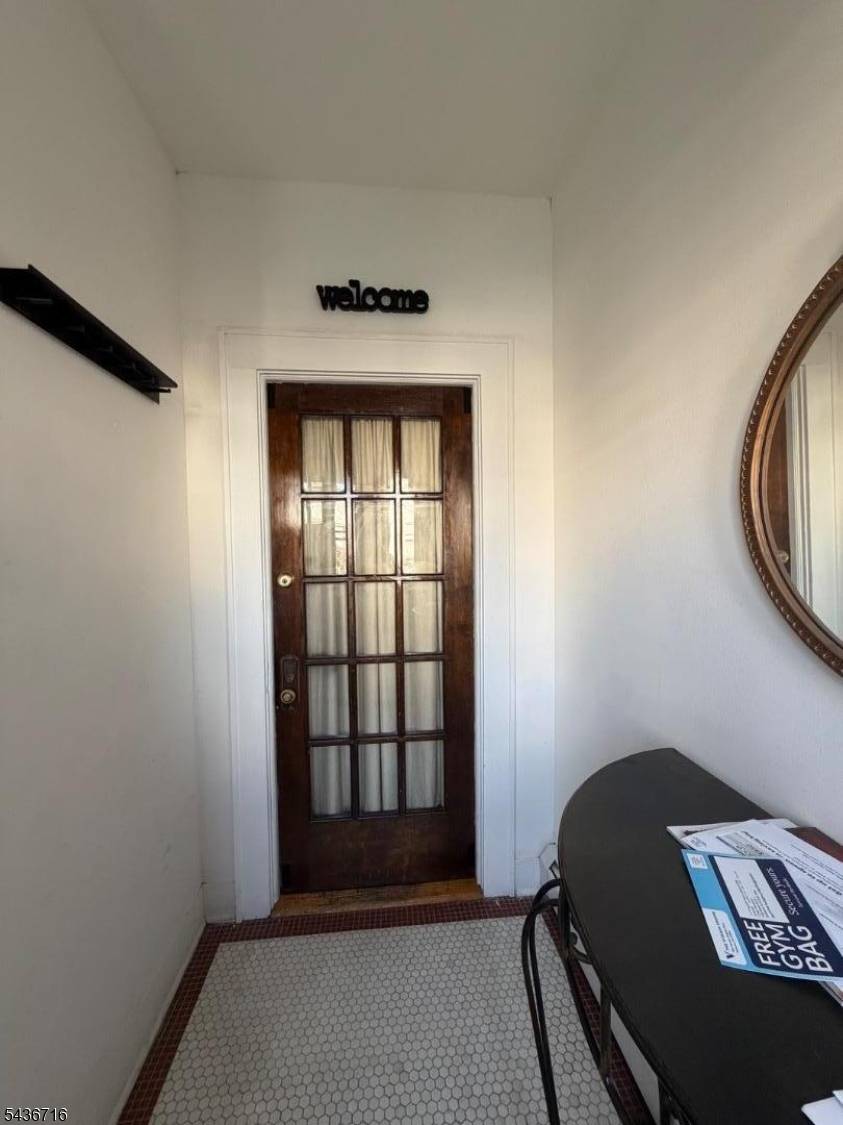 948 Kilsyth Rd, Elizabeth City, NJ 07208