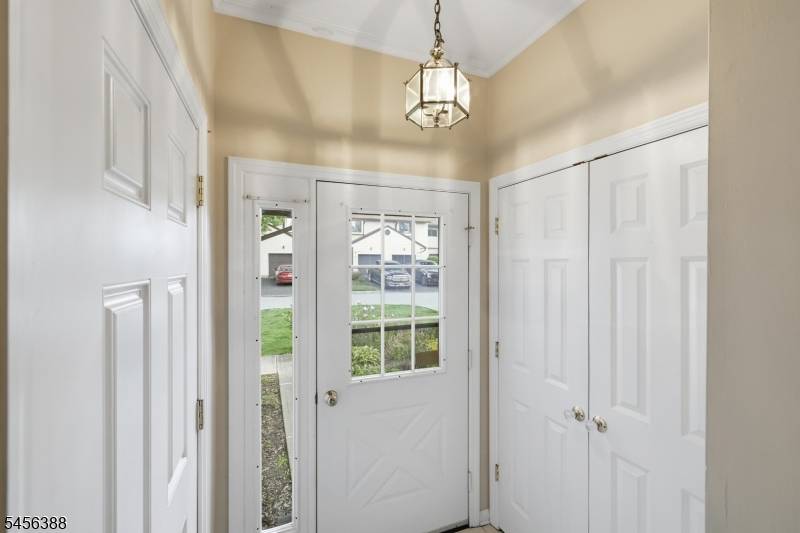 10 Oriole Ter, Hampton Twp., NJ 07860