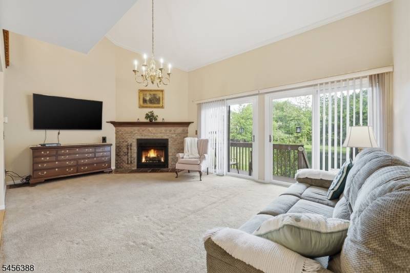 10 Oriole Ter, Hampton Twp., NJ 07860