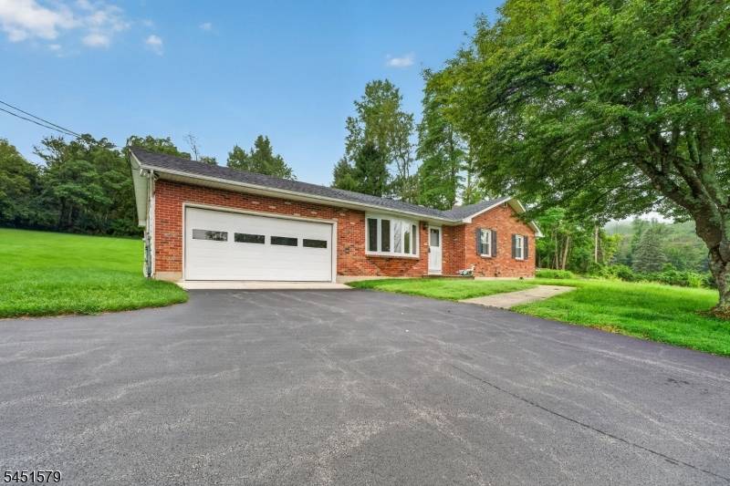 400 Bellis Road, Holland Twp., NJ 08804