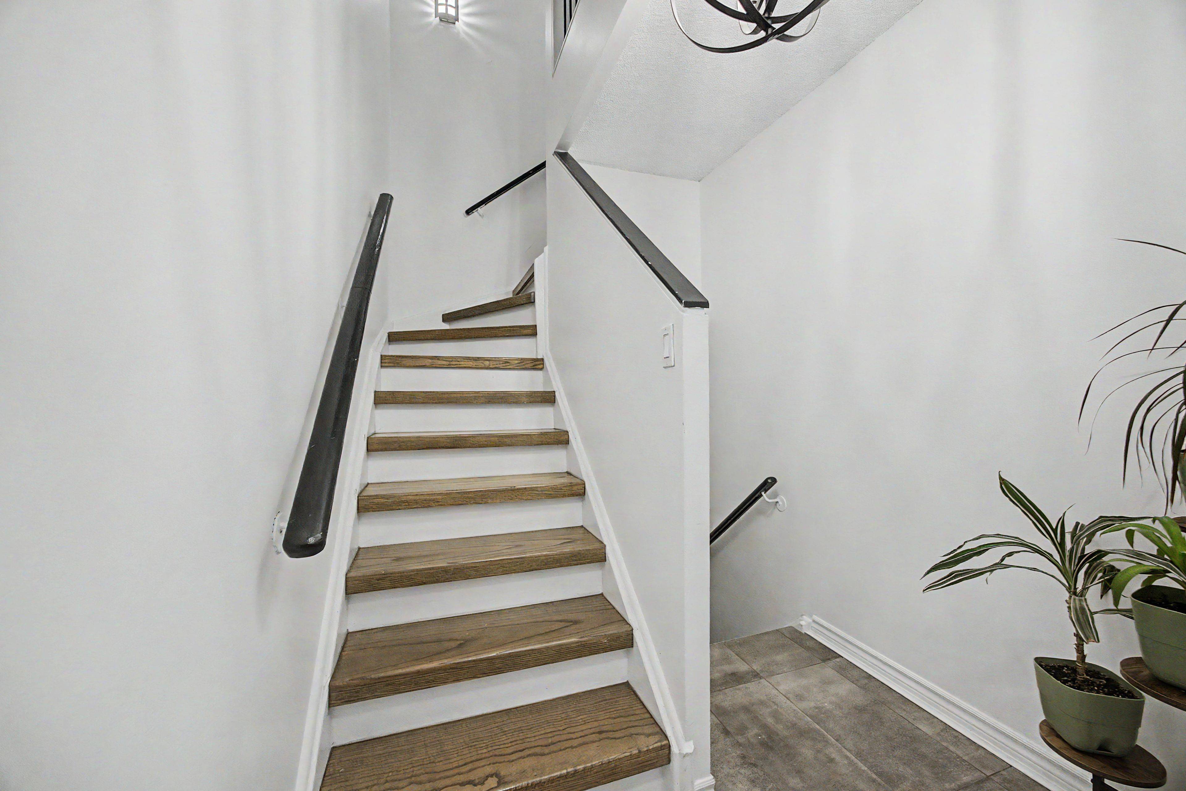 1000 Cedarglen Gate #501, Mississauga, ON L5C 3Z5