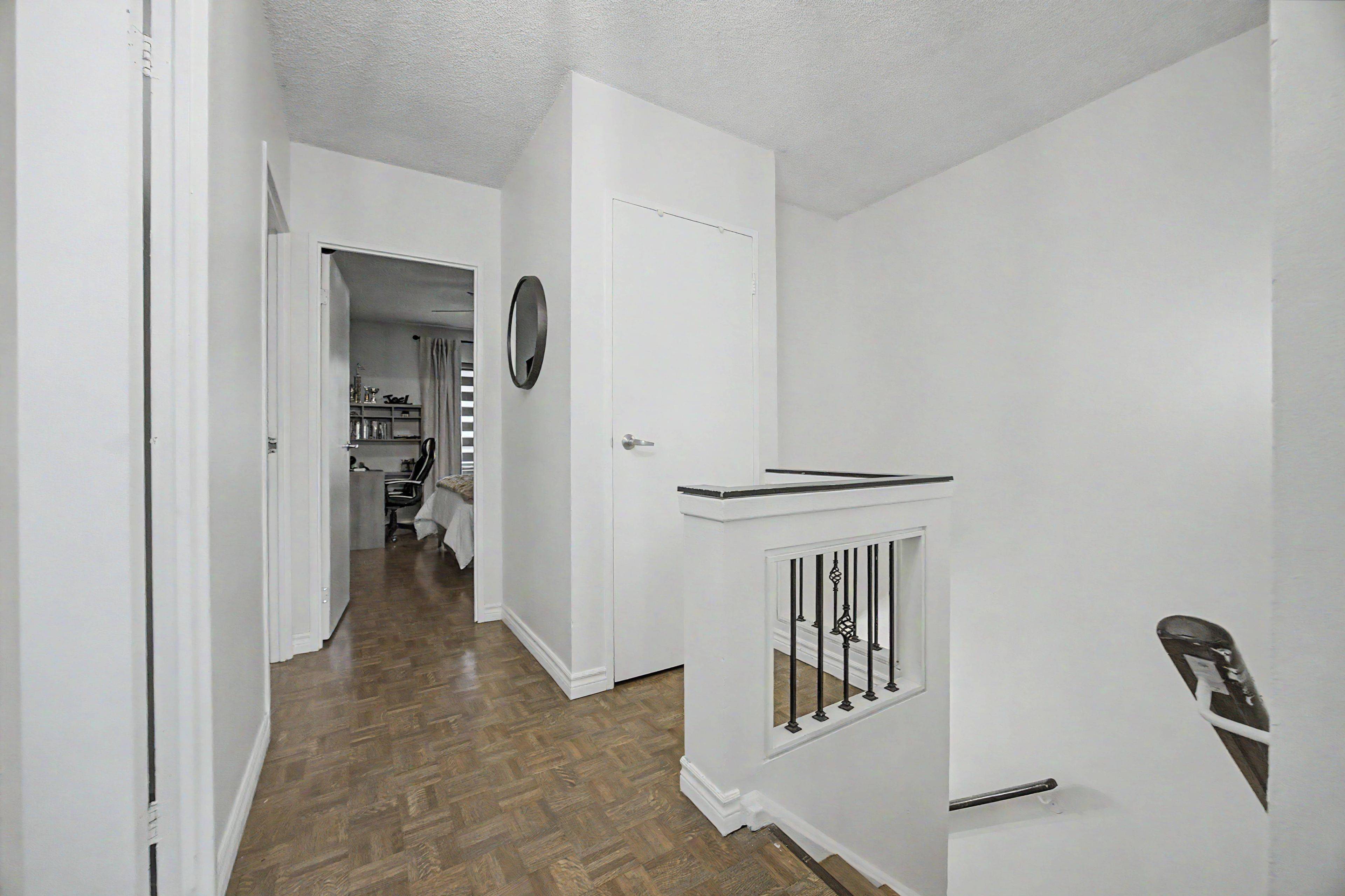 1000 Cedarglen Gate #501, Mississauga, ON L5C 3Z5
