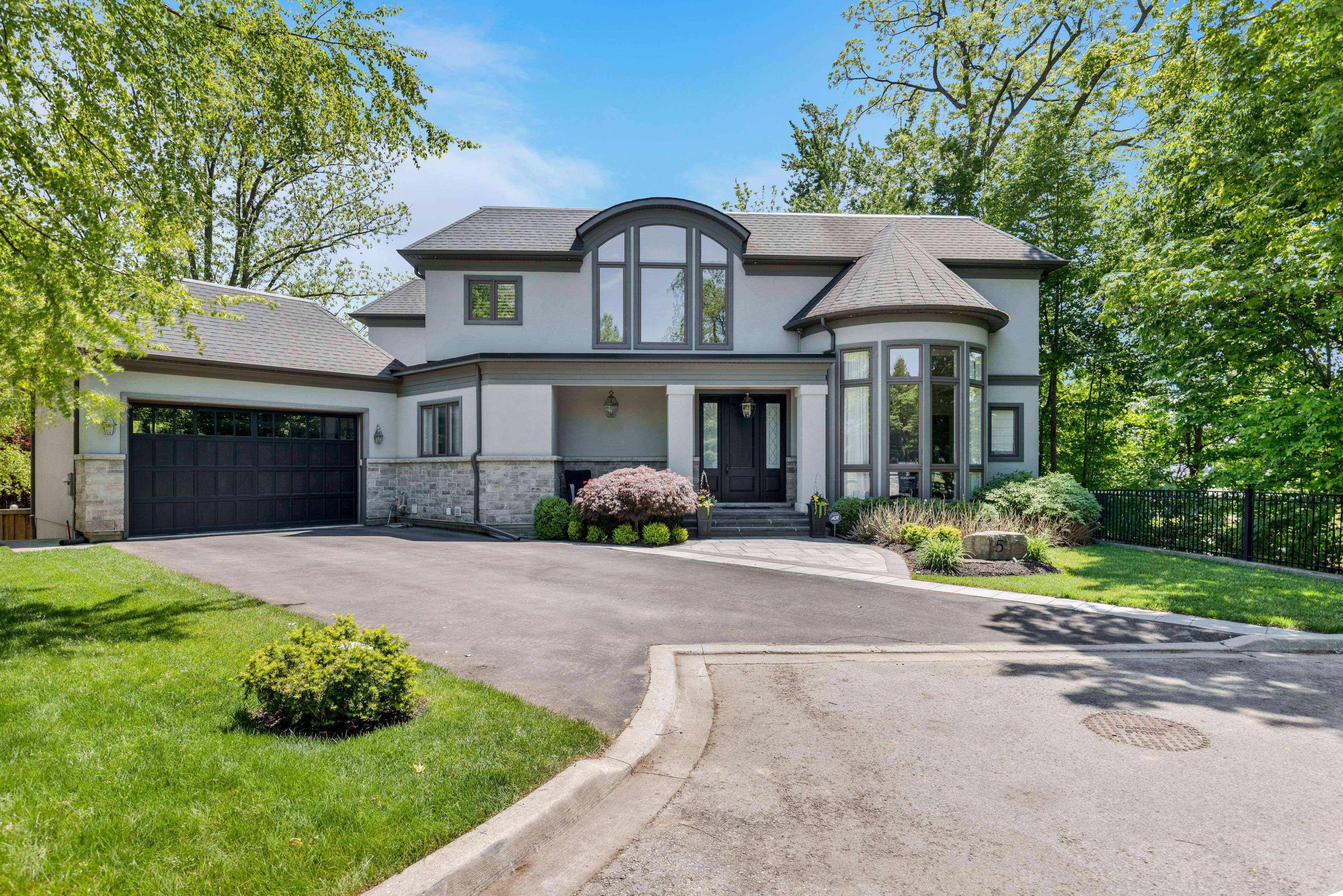 456 Lakeshore RD W, Oakville, ON L6K 1G5