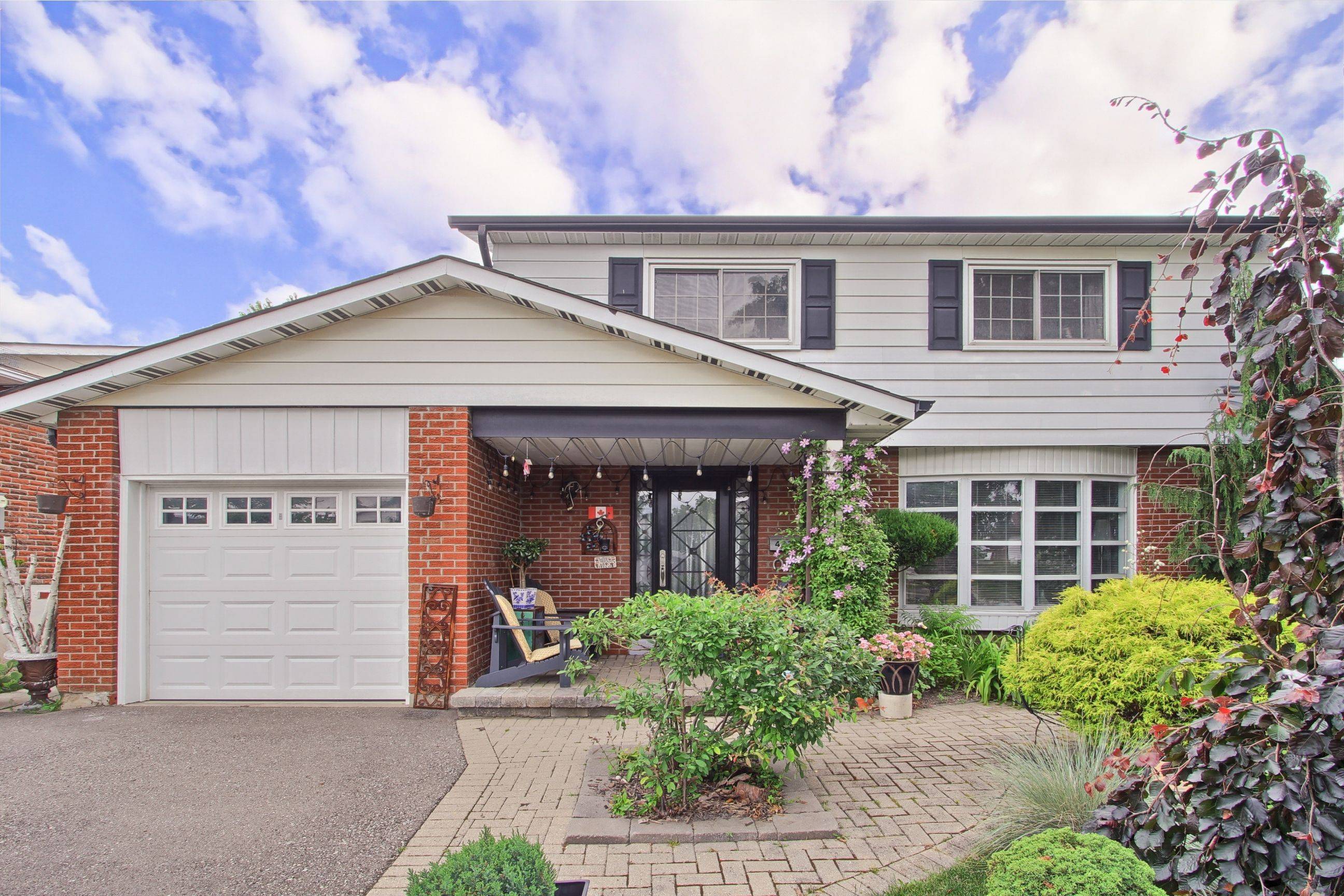 4229 Brandon Gate DR, Mississauga, ON L4T 3K3