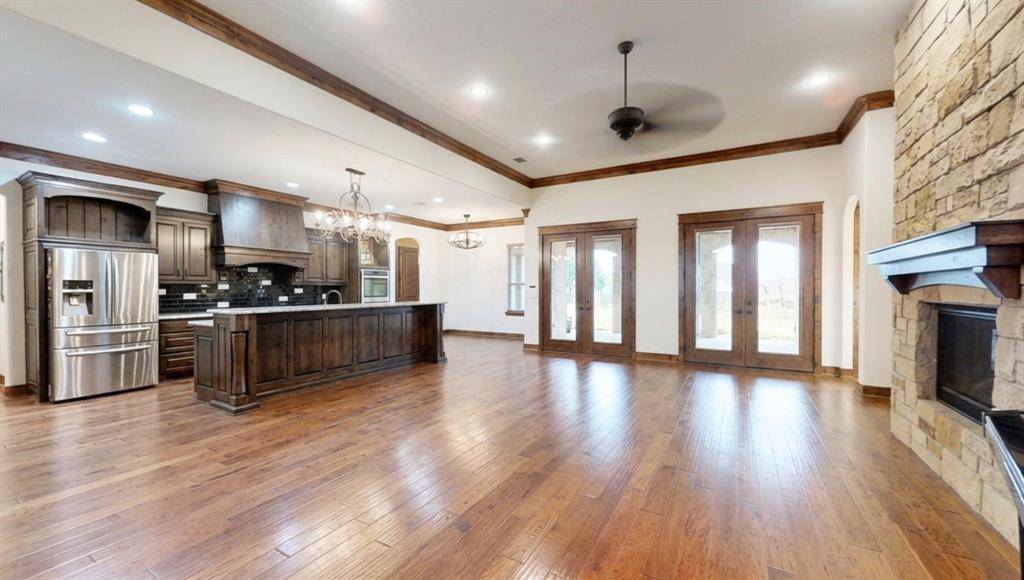 1012 Catalina Bay Boulevard, Granbury, TX 76048