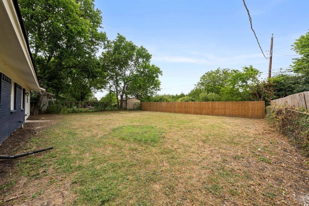 3245 Pacesetter Drive, Dallas, TX 75241