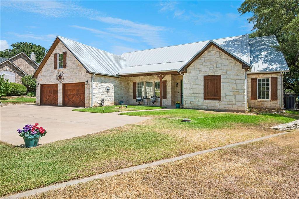 5009 Pequeno Court, De Cordova, TX 76049