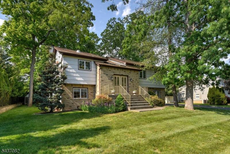 11 Yellow Brick Rd, Wayne Twp., NJ 07470