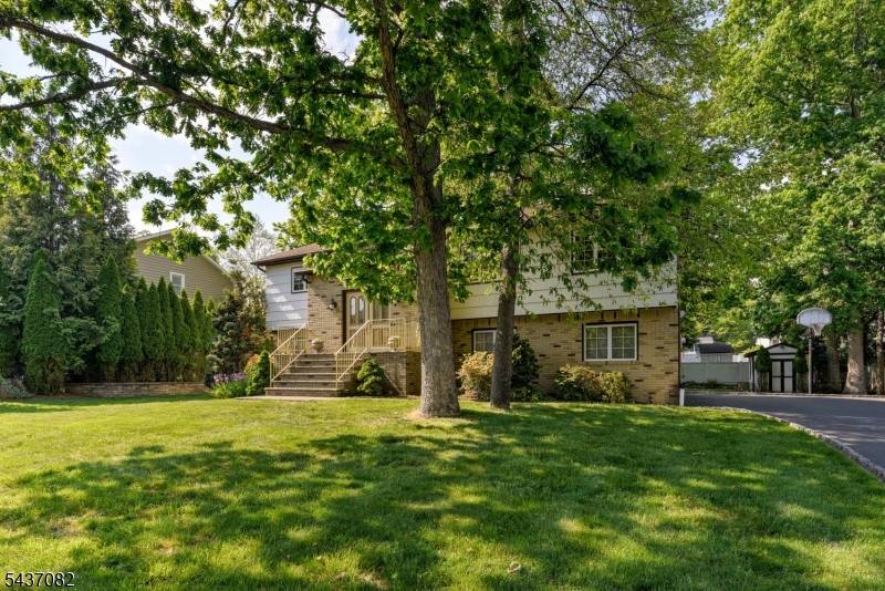 11 Yellow Brick Rd, Wayne Twp., NJ 07470