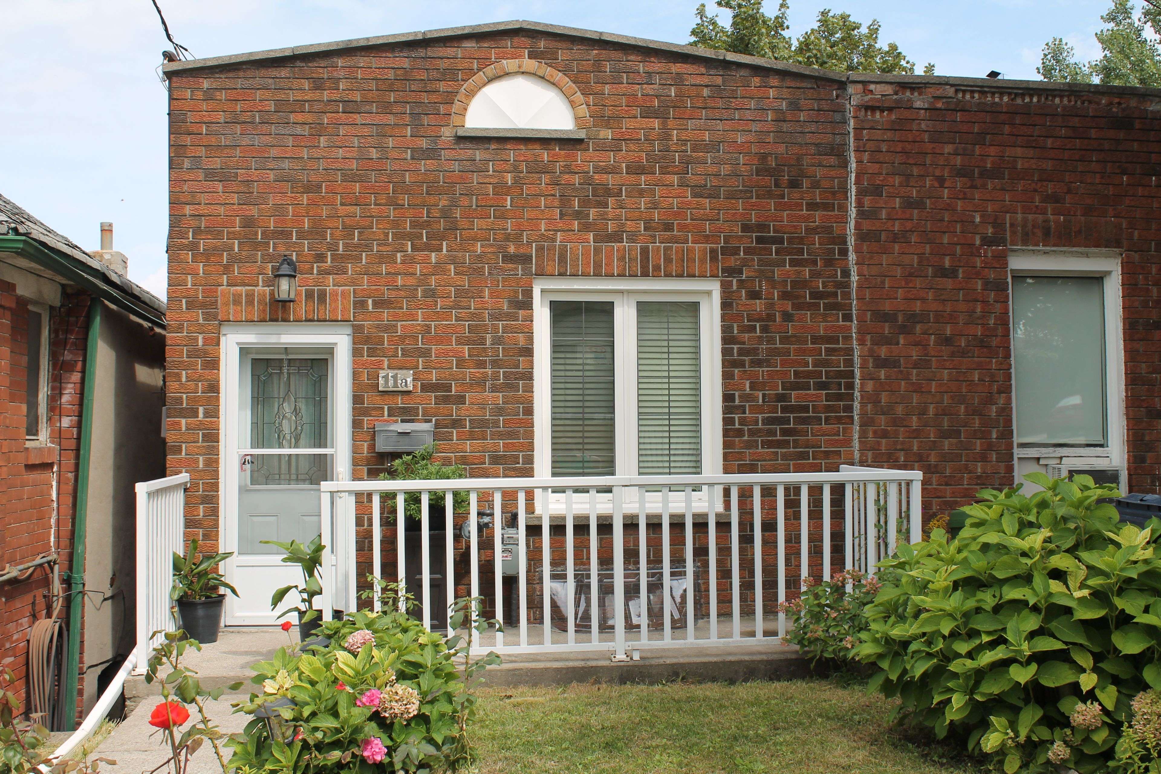 11A Woodcroft CRES, Toronto W03, ON M6E 1W7