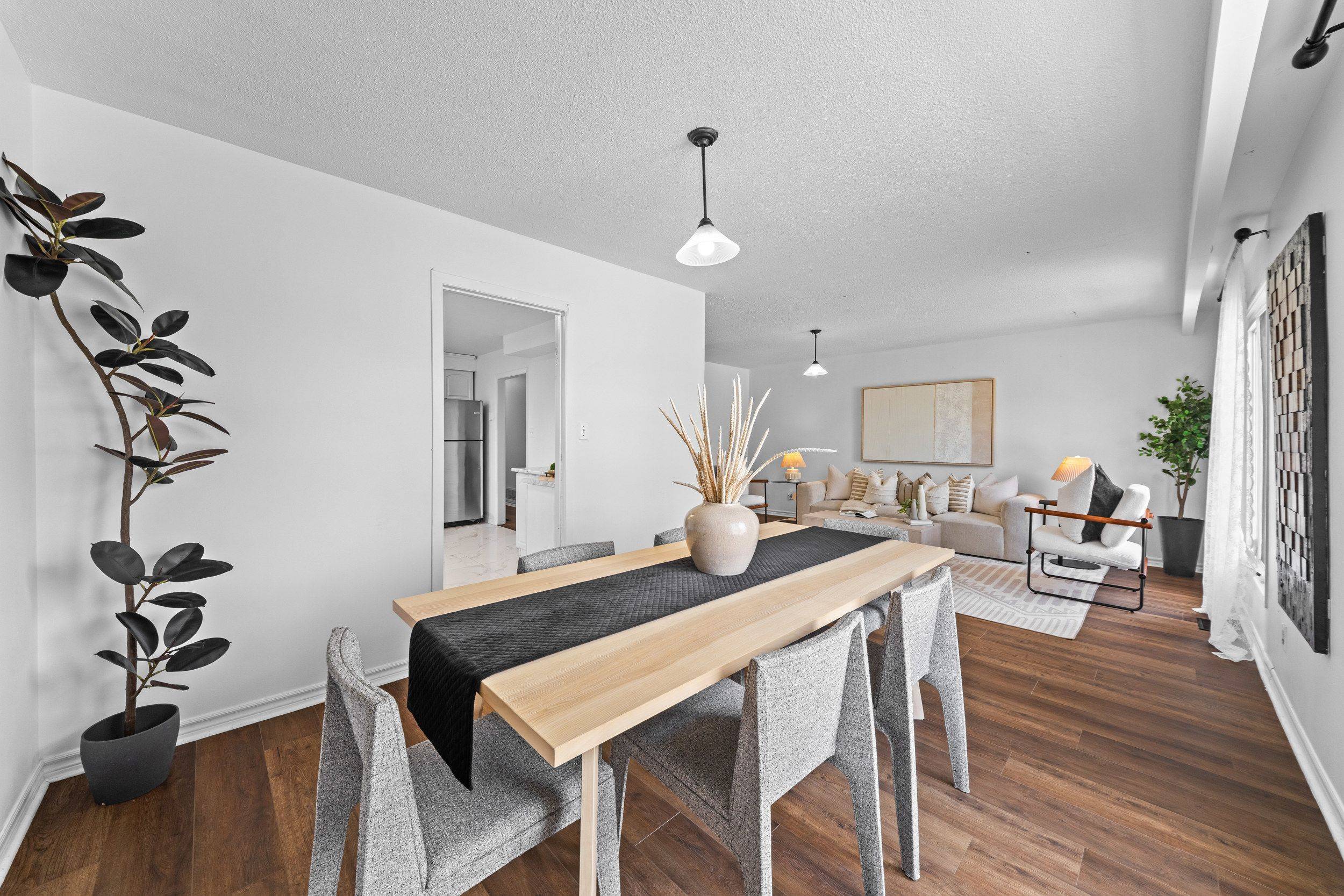 3874 Brandon Gate DR, Mississauga, ON L4T 3N6