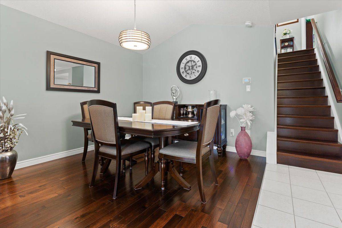 40 Bridgette DR, Hamilton, ON L9A 5J8
