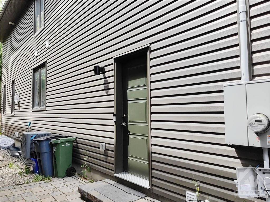 492 MOODIE DR #B, Bells Corners And South To Fallowfield, ON K2H 8A7
