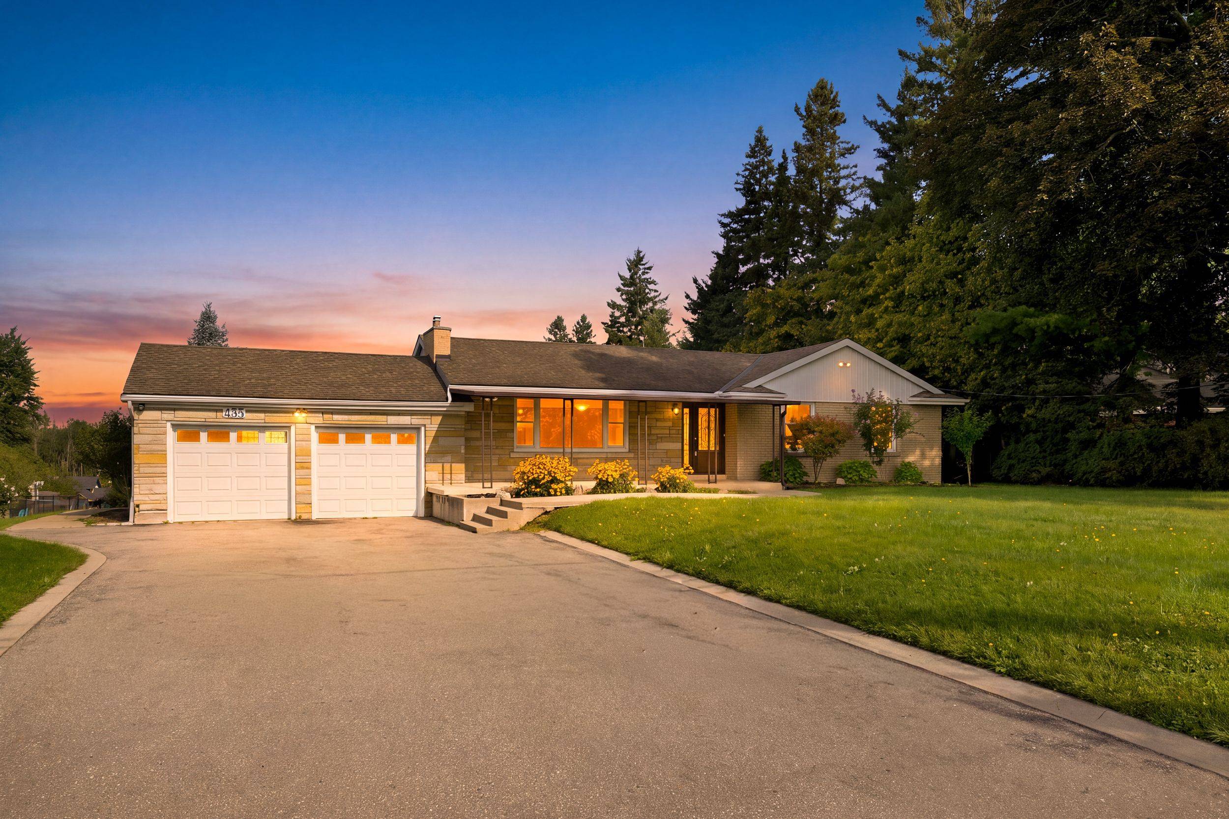 435 Parkside DR, Hamilton, ON L8B 0Y6