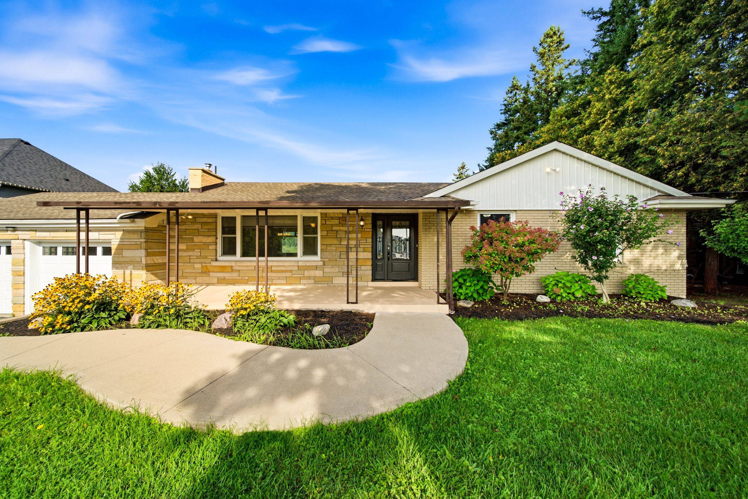435 Parkside DR, Hamilton, ON L8B 0Y6