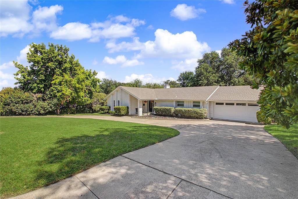 1921 Dakar Road E, Fort Worth, TX 76116