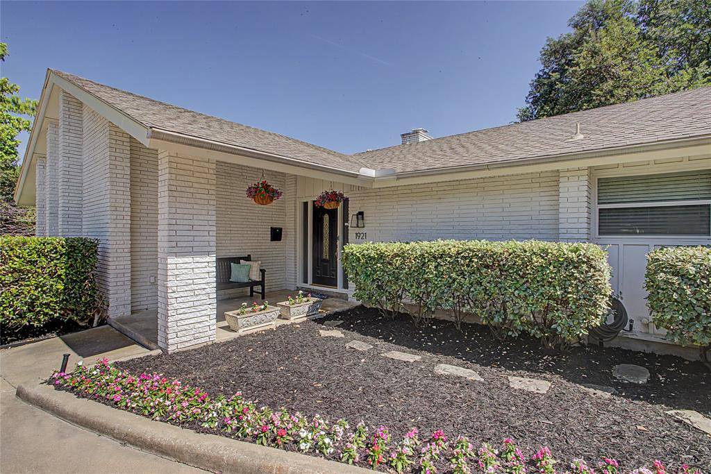 1921 Dakar Road E, Fort Worth, TX 76116