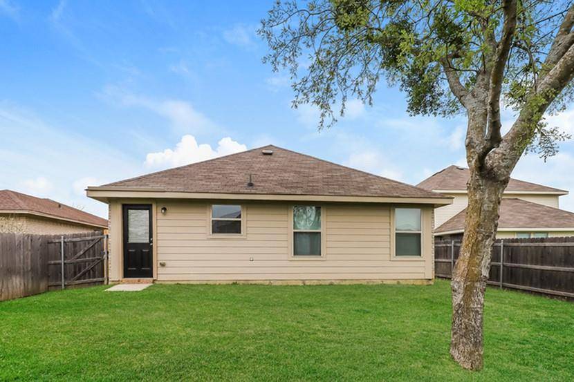 1601 Oriole Drive, Ennis, TX 75119