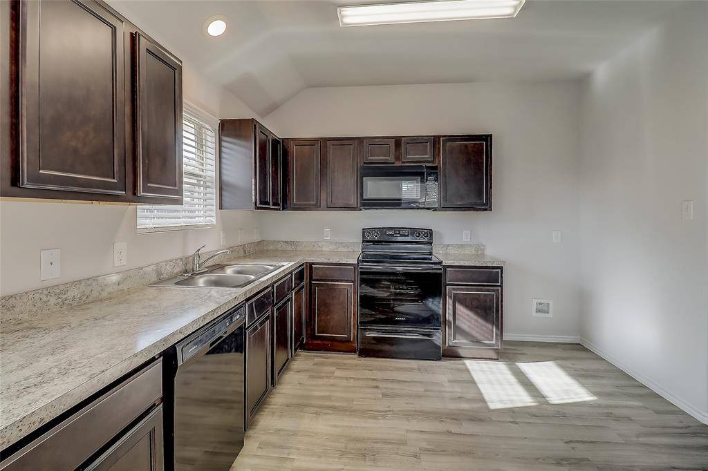 1601 Oriole Drive, Ennis, TX 75119
