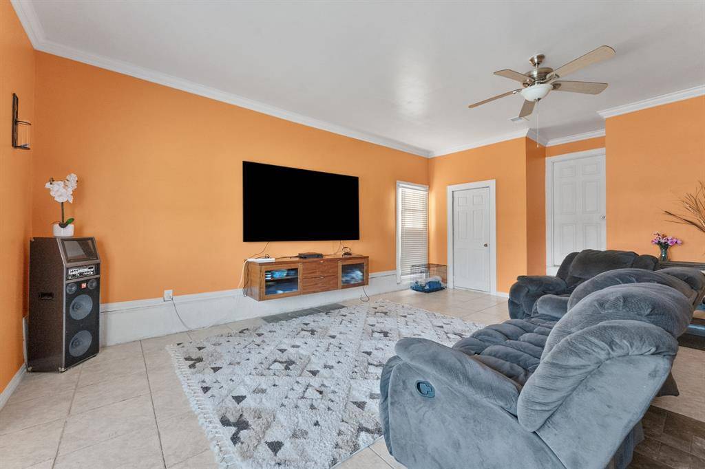 2439 Inadale Avenue, Dallas, TX 75228