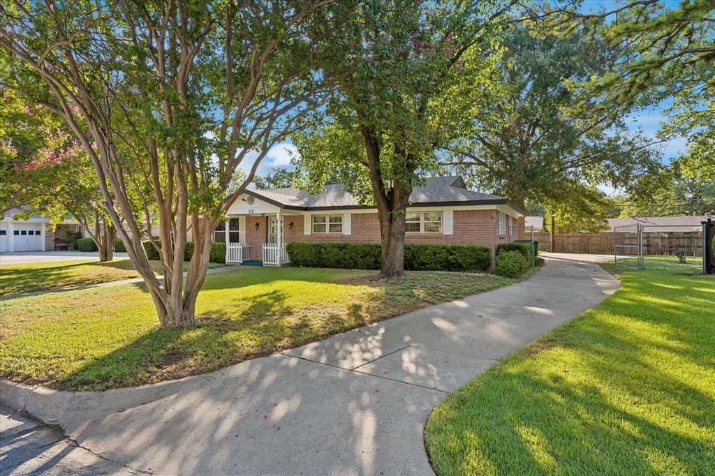 512 Brown Trail Court, Hurst, TX 76053