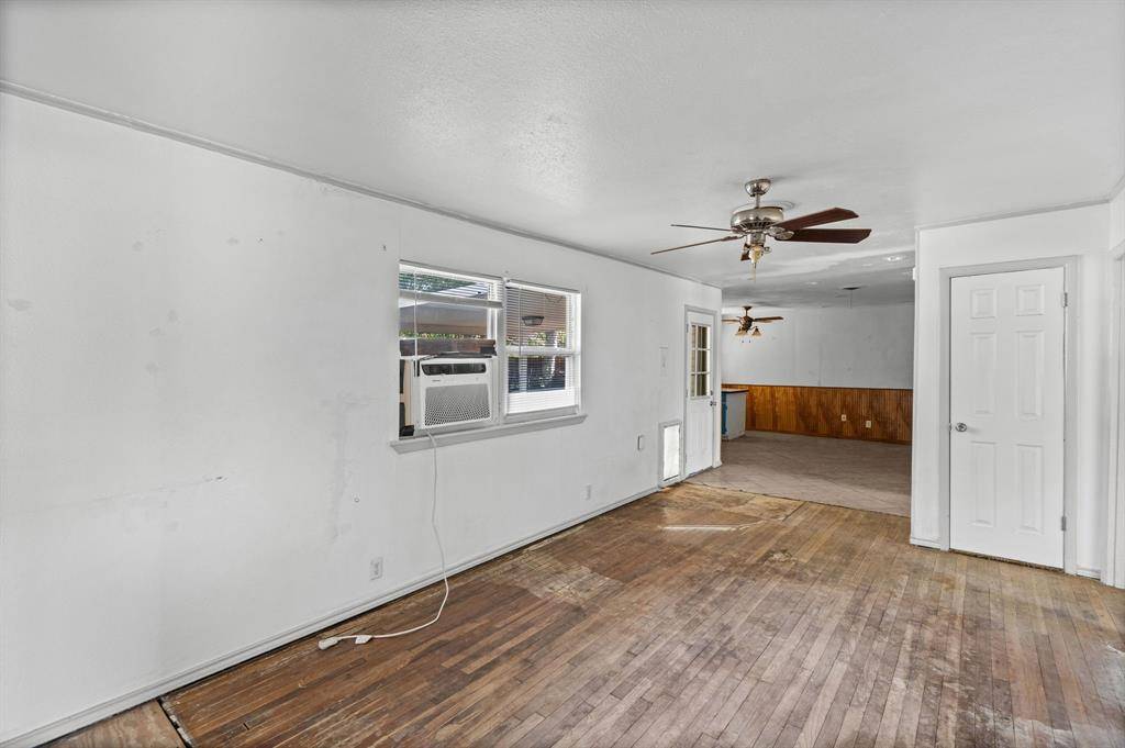 756 Thomas Avenue, Hurst, TX 76053