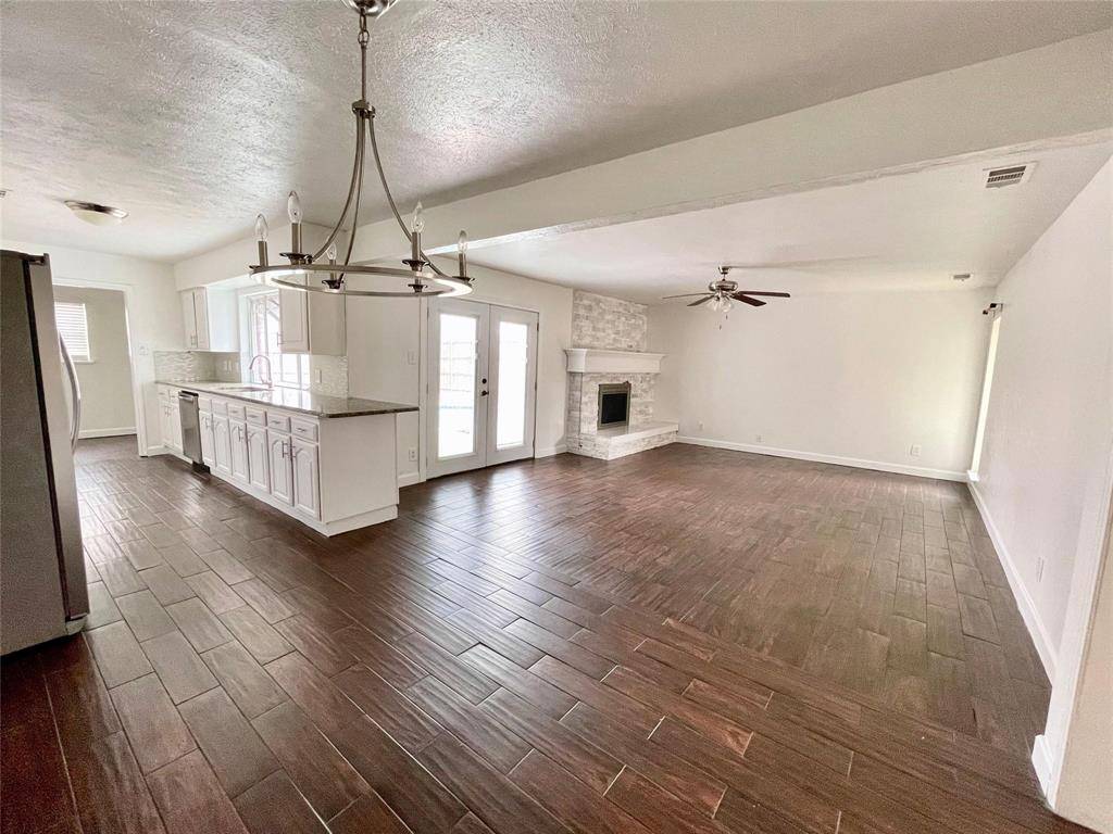 1305 W Spring Creek Parkway, Plano, TX 75023