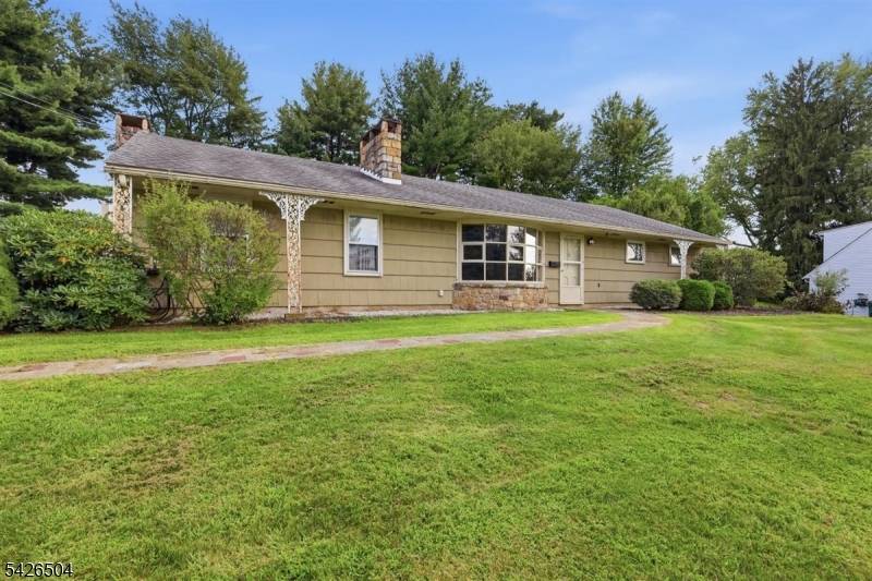 7 Essex Rd, Washington Twp., NJ 07882