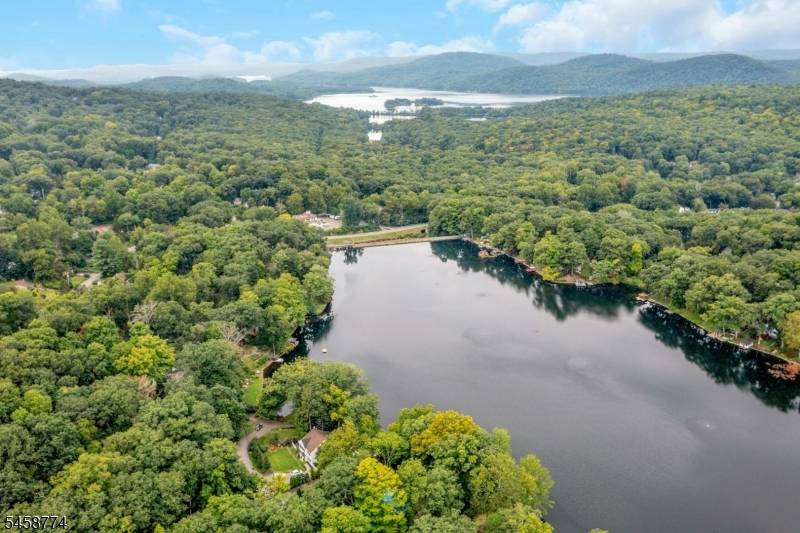15 Hillside Rd, Ringwood Boro, NJ 07456
