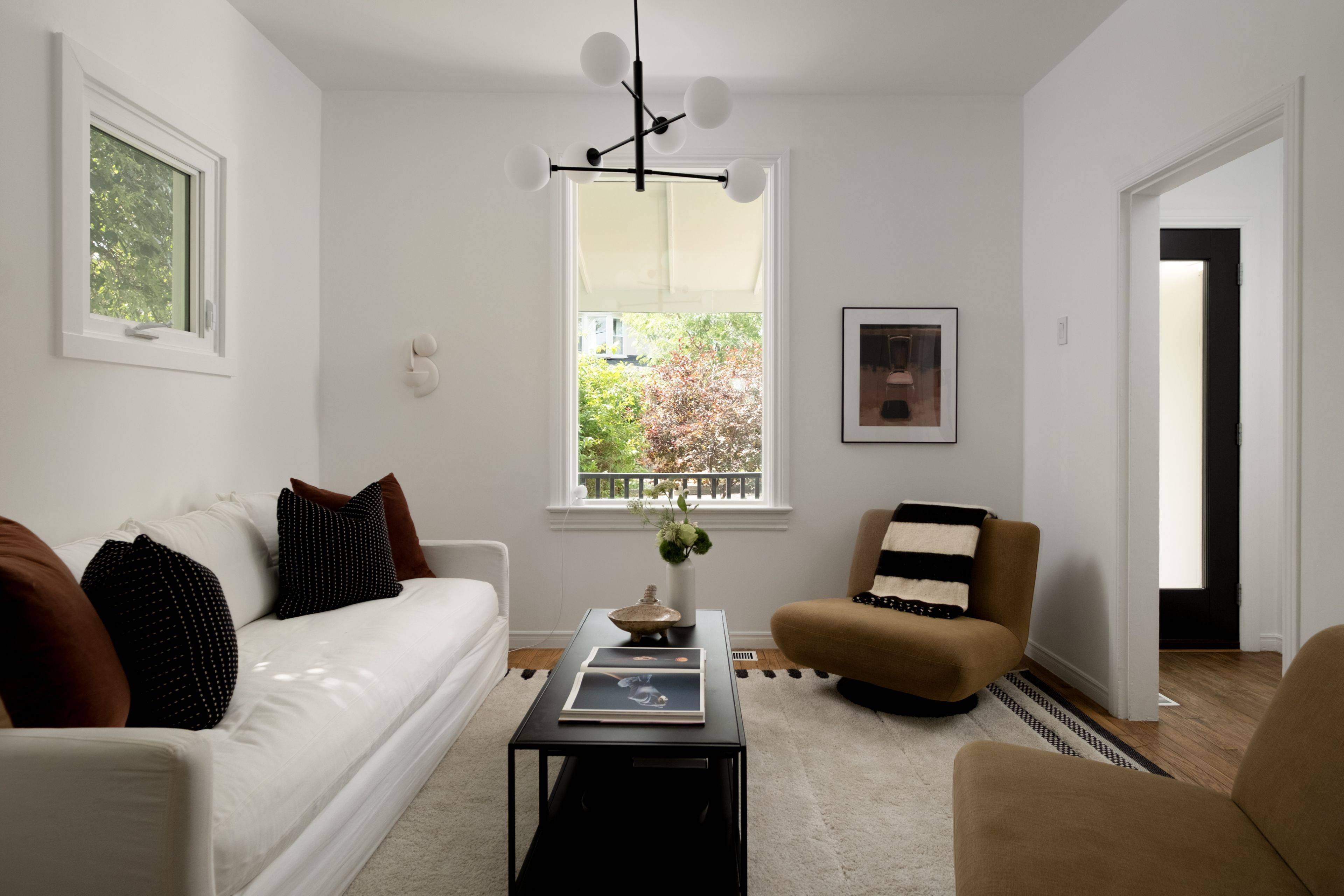29 Bushell AVE, Toronto E01, ON M4M 3B8